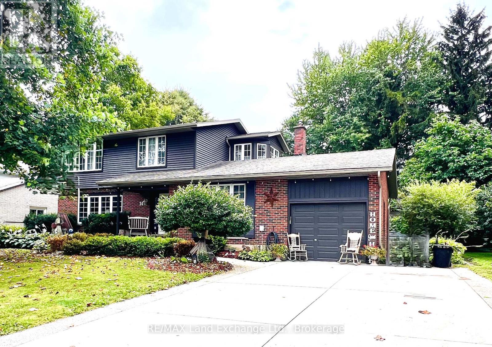 14 Mcdonald St W, North Perth, ON N4W 1K4