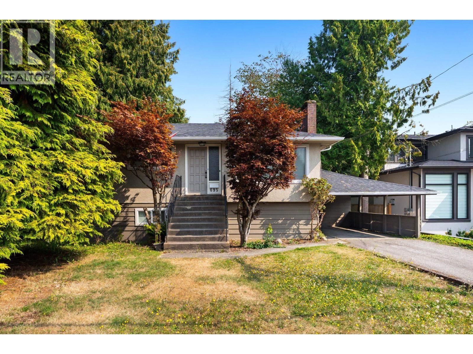 695 Newport St, Coquitlam, BC V3J 3H7
