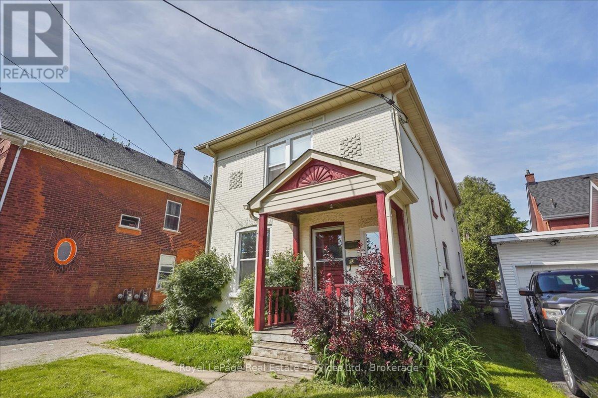 33 Rose Ave, Brantford, ON N3S 2M3