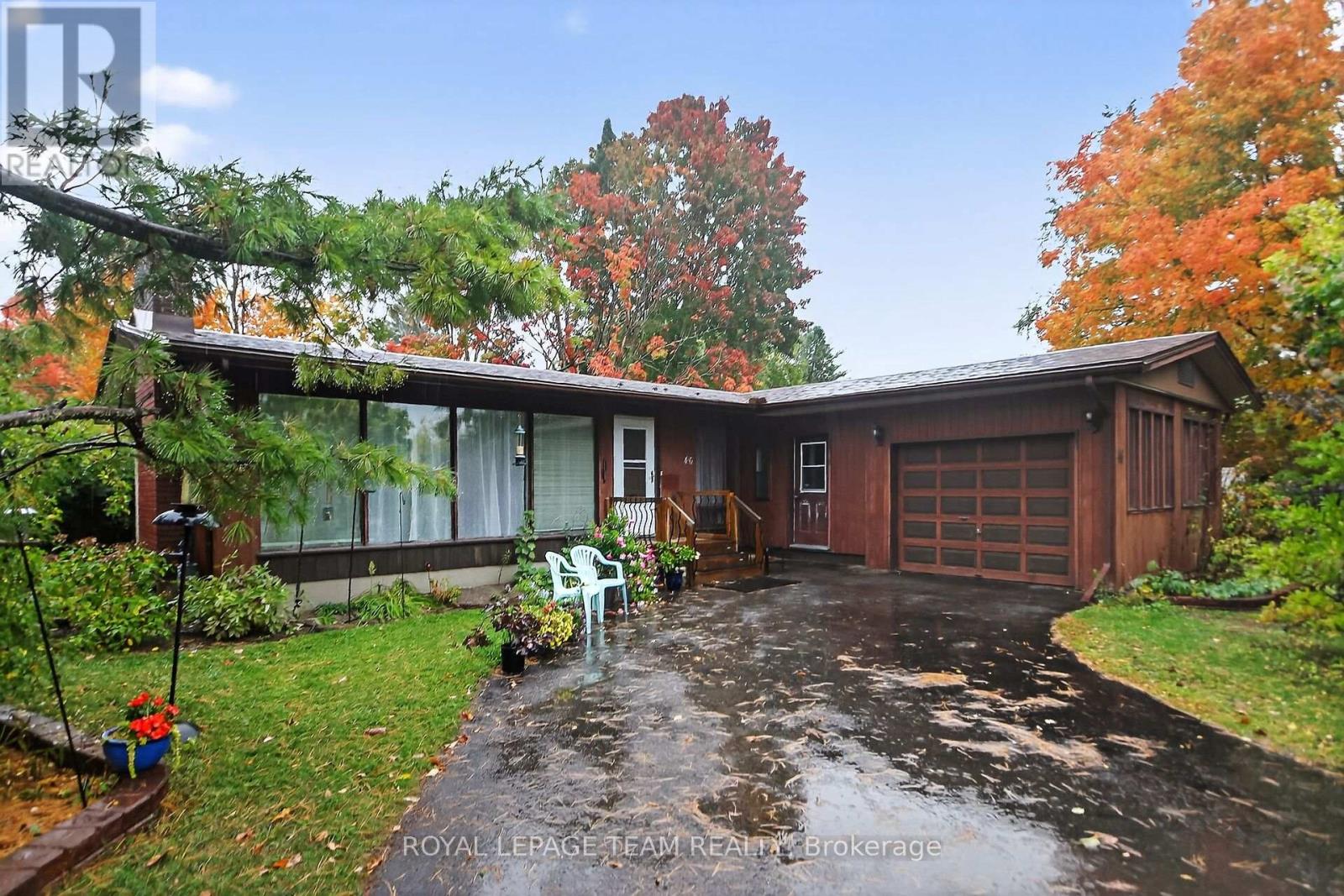 46 Quinpool Cres, Ottawa, ON K2H 6J1