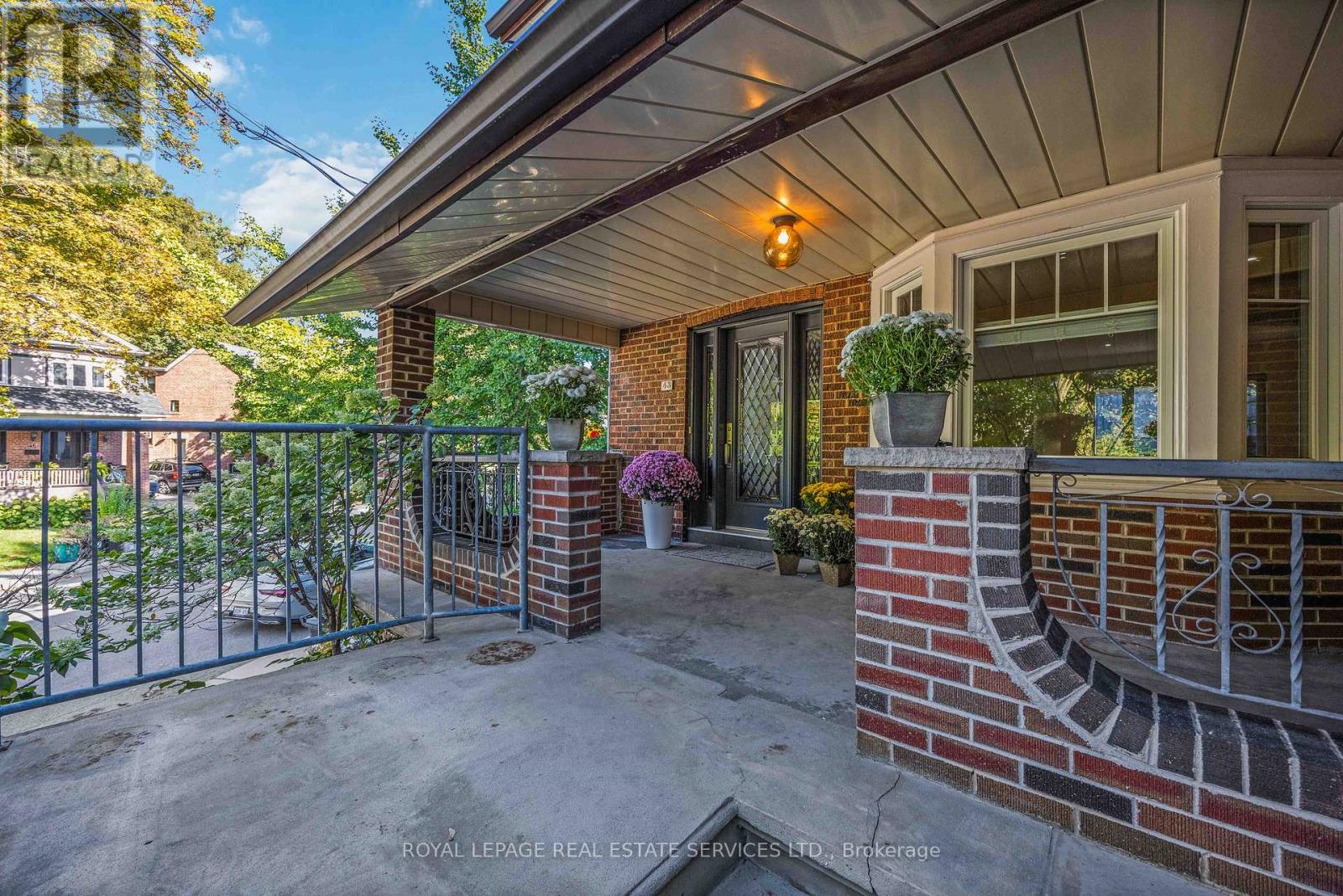 43 Mount Royal Ave, Toronto, ON M6H 2S2