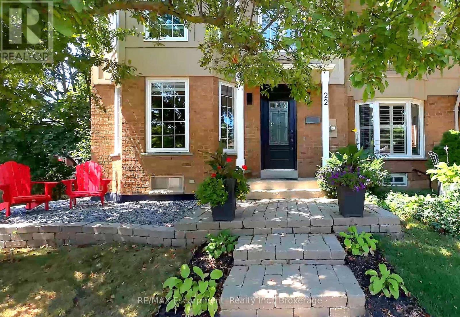22 Waterford Cres, Hamilton, ON L8E 4Z9