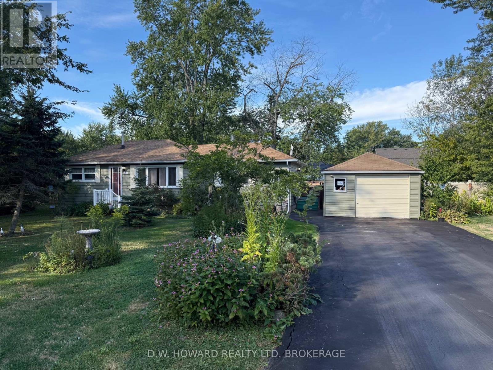 671 Parkdale Ave, Fort Erie, ON L2A 5B5