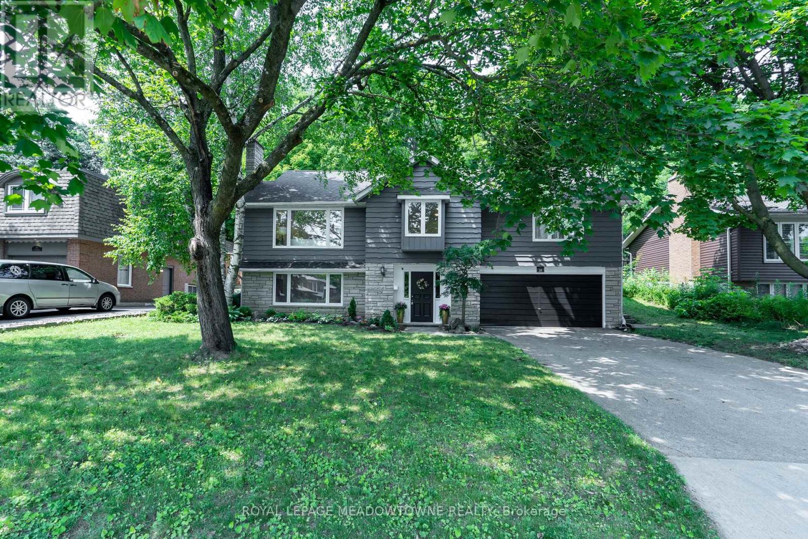 230 Kribs St, Cambridge, ON N3C 2L7