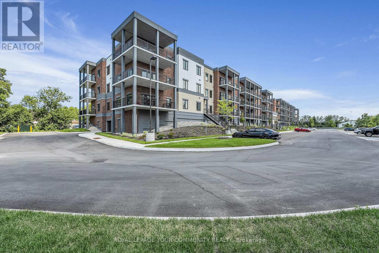211 121 Mary St, Clearview, ON L0M 1G0