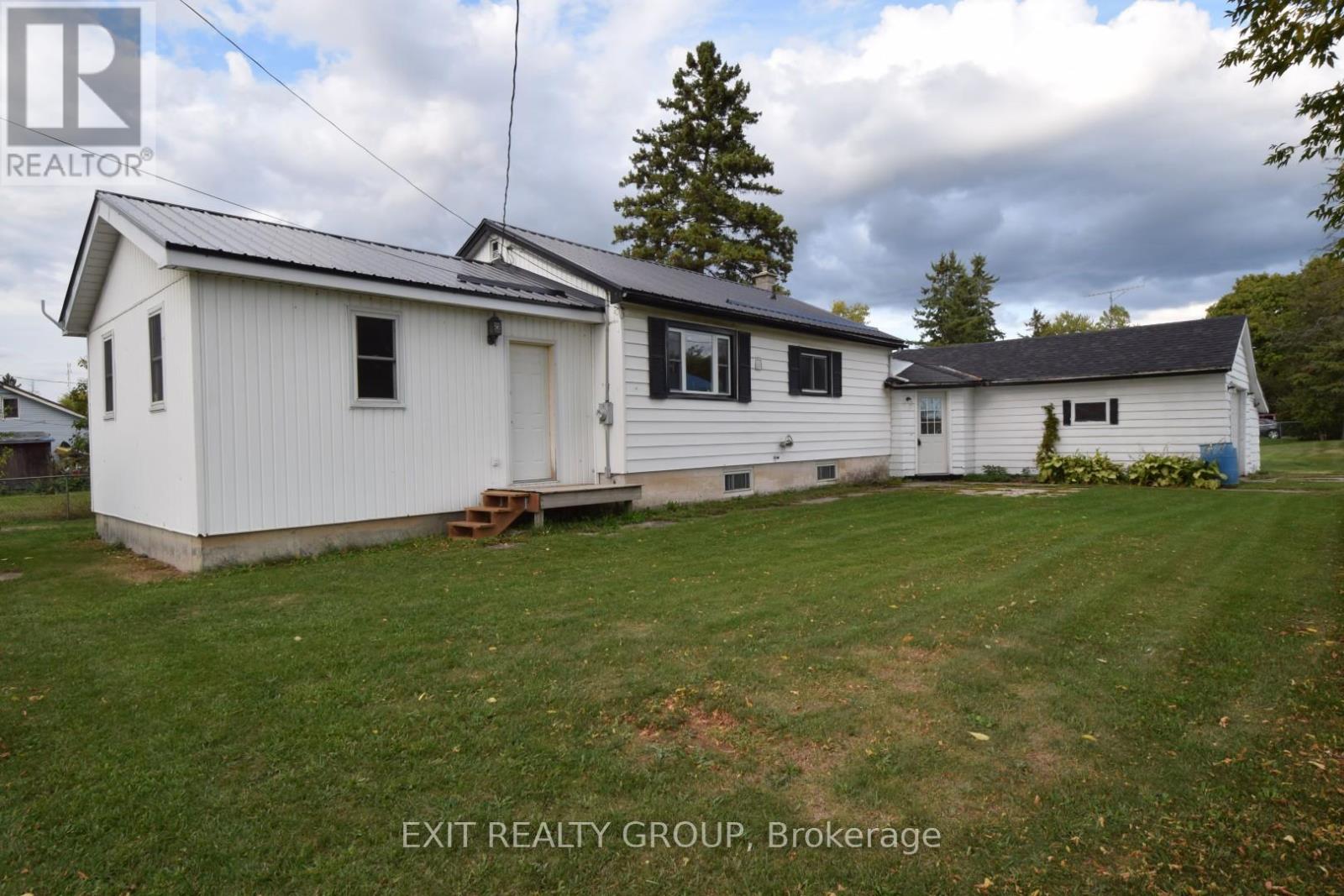 5 Howard St, Tyendinaga, ON K0K 3A0