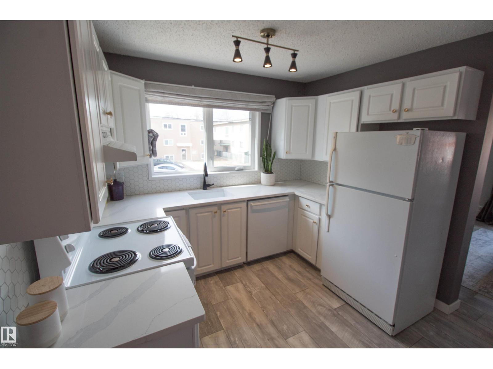 10208 113 Street #38, Edmonton, AB T5K 1P4