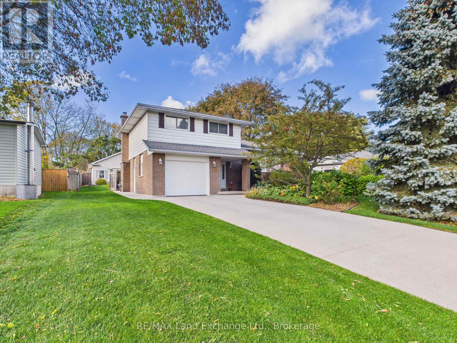 228 Willow Rd, Kincardine, ON N2Z 2V9