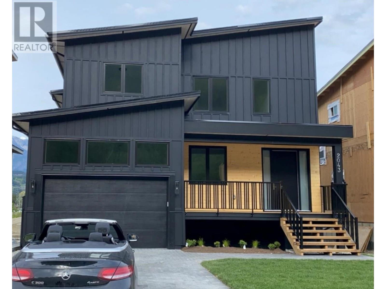 2043 Tiyata Blvd, Pemberton, BC V0N 2L0