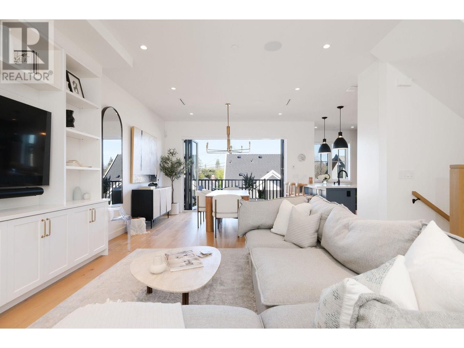 5814 Chester St, Vancouver, BC V5W 3B5