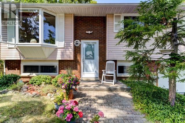 24 Champlain St, Orillia, ON L3V 2G7