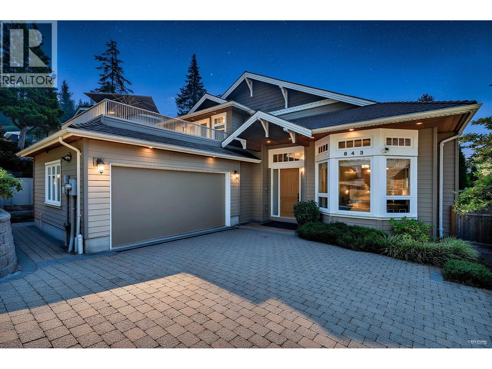 843 Canyon Blvd, North Vancouver, BC V7R 2J7