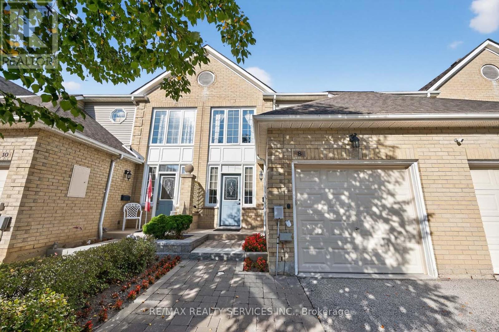 8 Hartnell Sq, Brampton, ON L6S 5W7