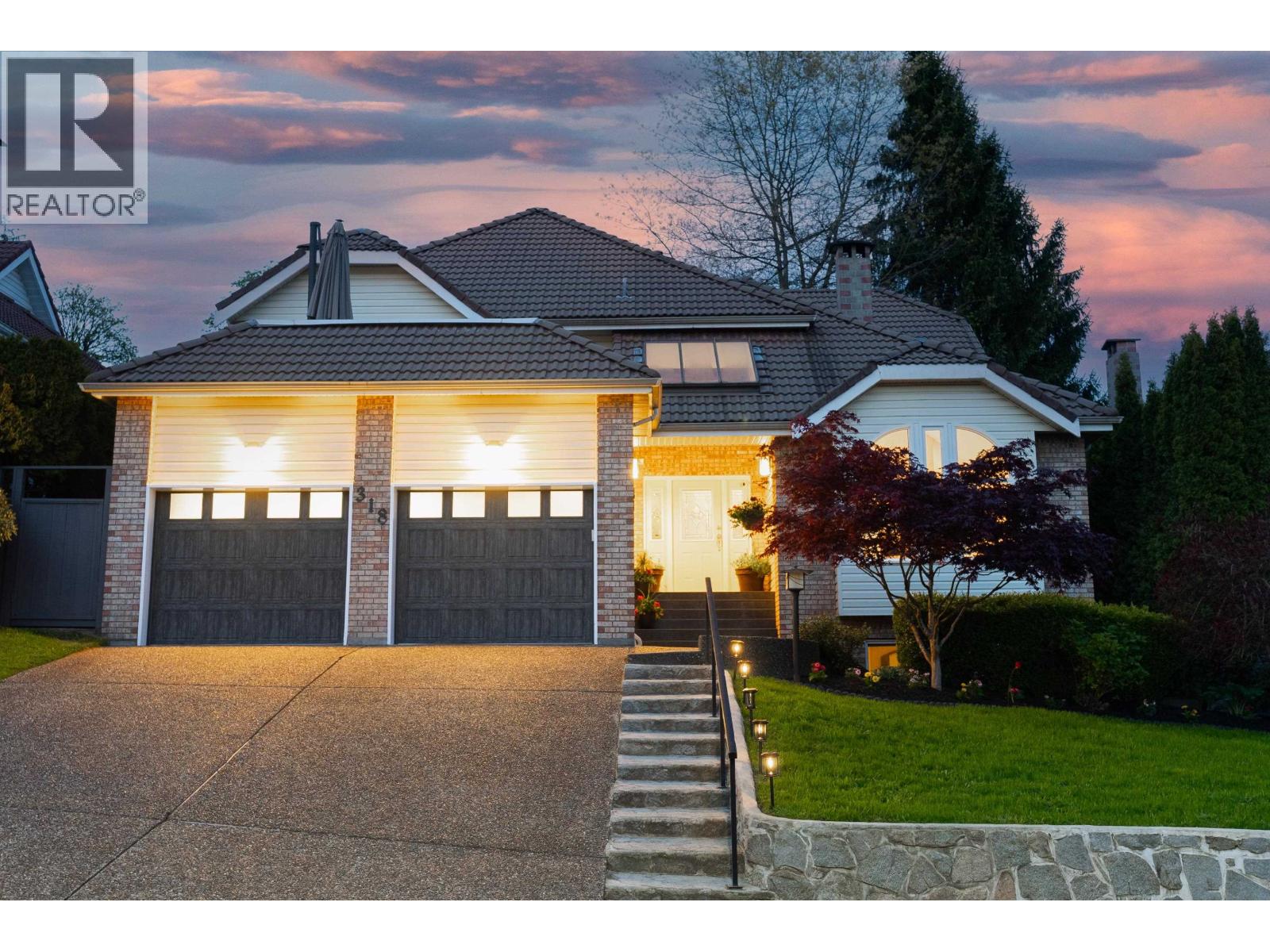 318 Roche Point Dr, North Vancouver, BC V7G 2M2