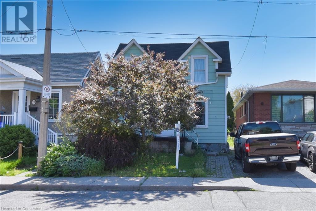 336 Tragina Ave N, Hamilton, ON L8H 5E3
