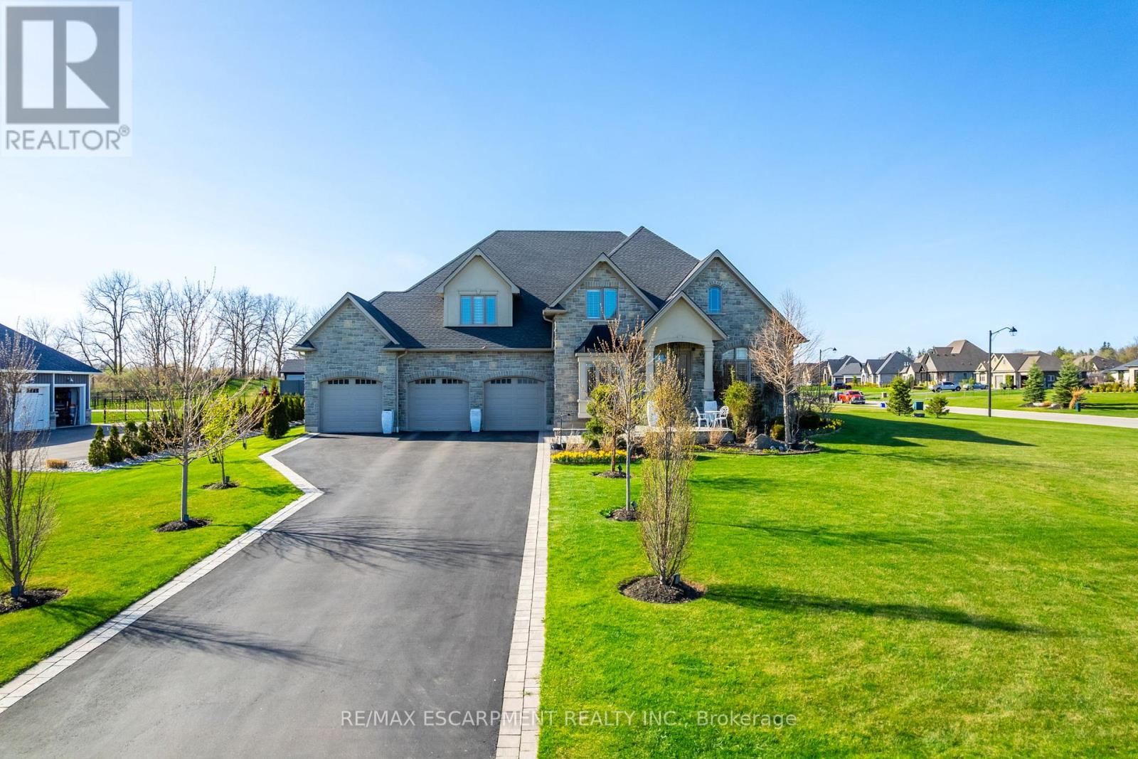 10 Harper Blvd, Brantford, ON N3T 0E1
