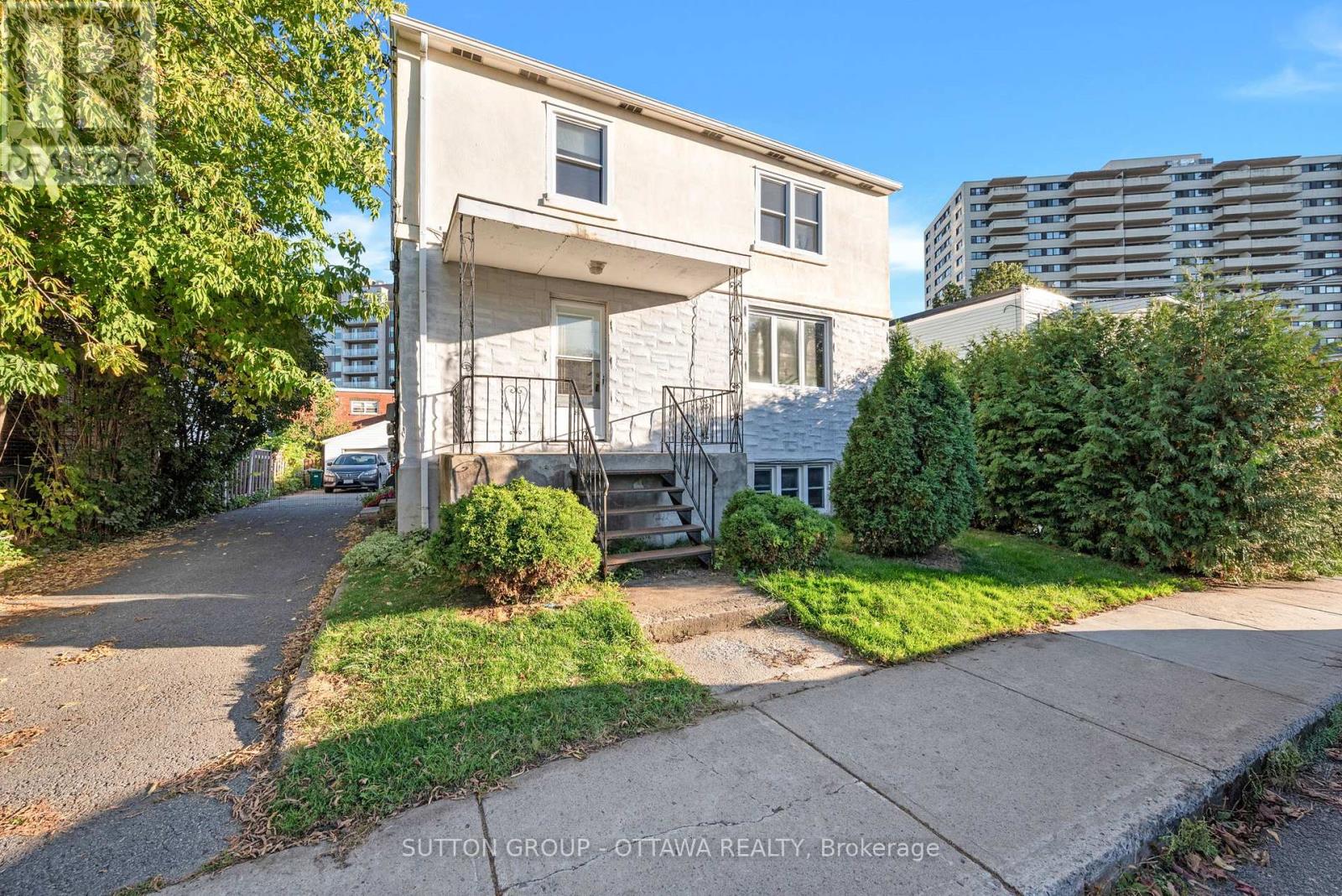 82 Genest St, Ottawa, ON K1L 7Z2