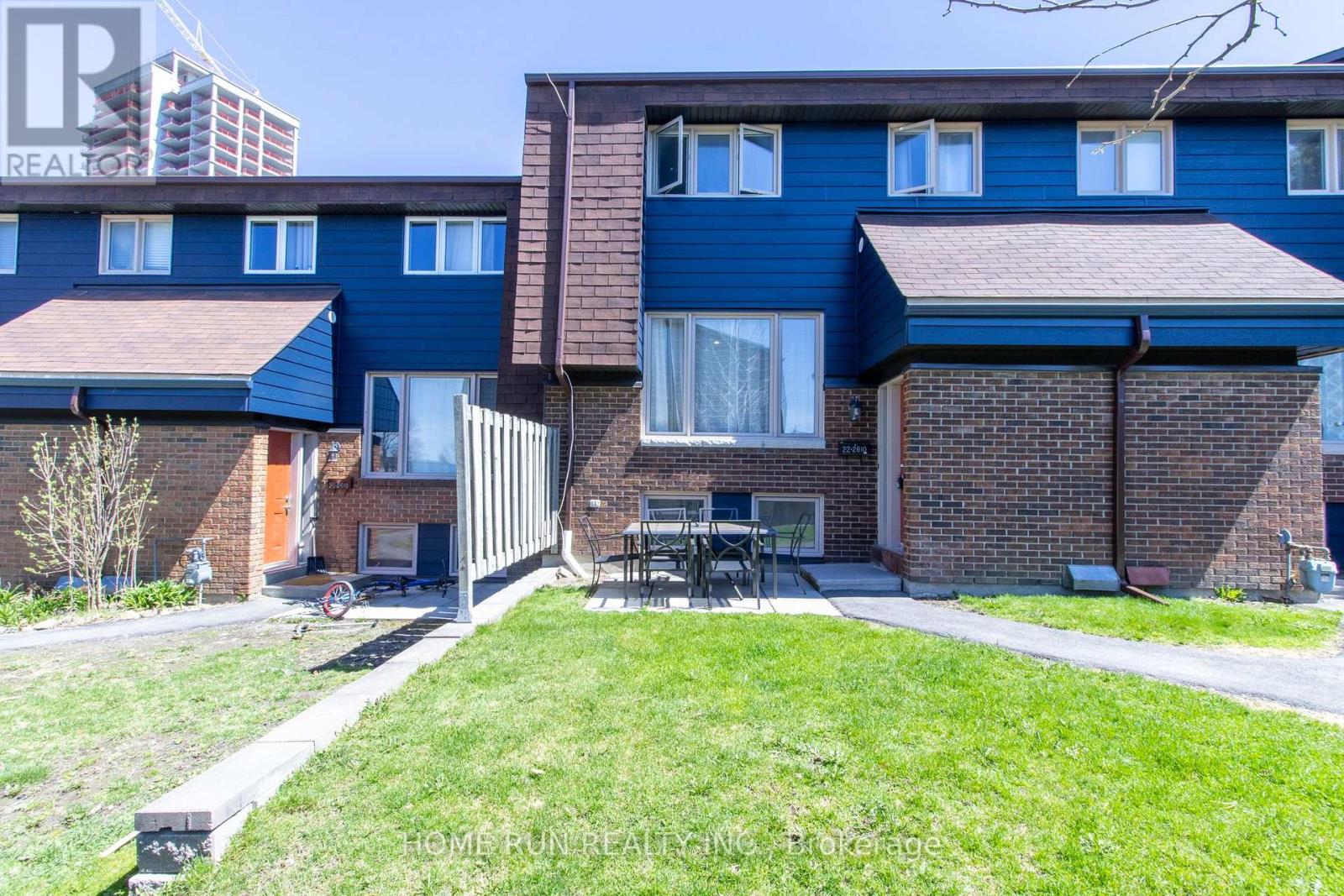 22 2610 Draper Ave, Ottawa, ON K2H 8X8