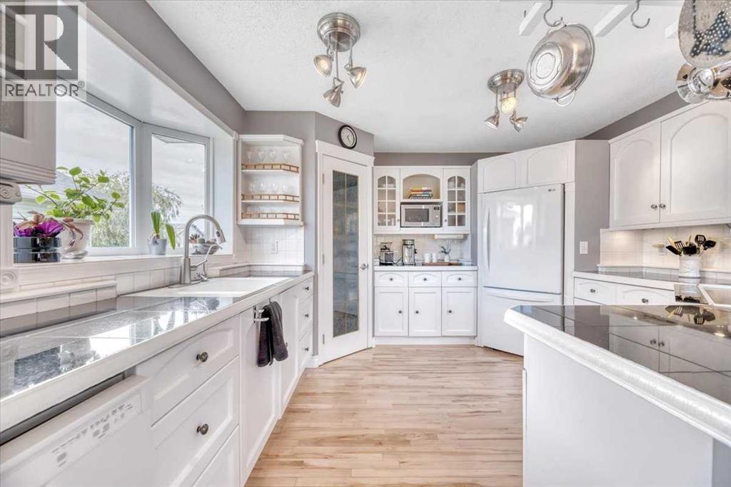 27 Henderson Rd, Langdon, AB T0J 1X1