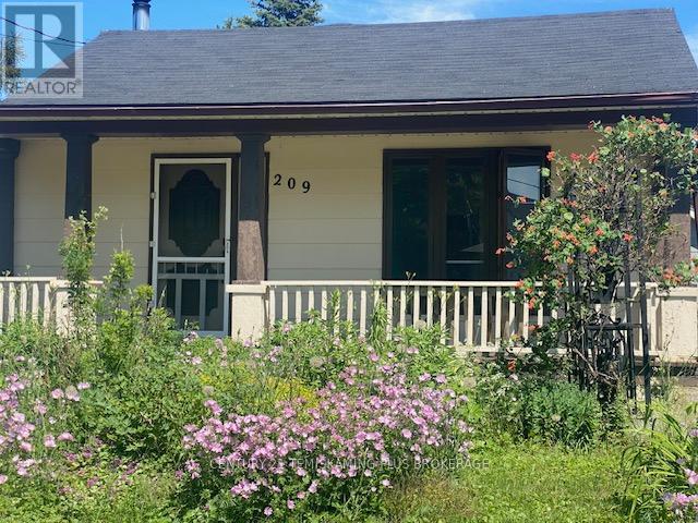 209 Katherine St, Temiskaming Shores, ON P0J 1P0