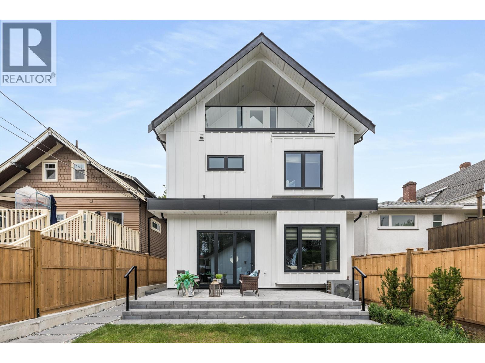 878 E 37 Avenue Unit 2, Vancouver, BC V5W 1G2