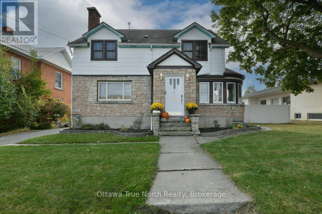 61 Daniel St N, Arnprior, ON K7S 2K6