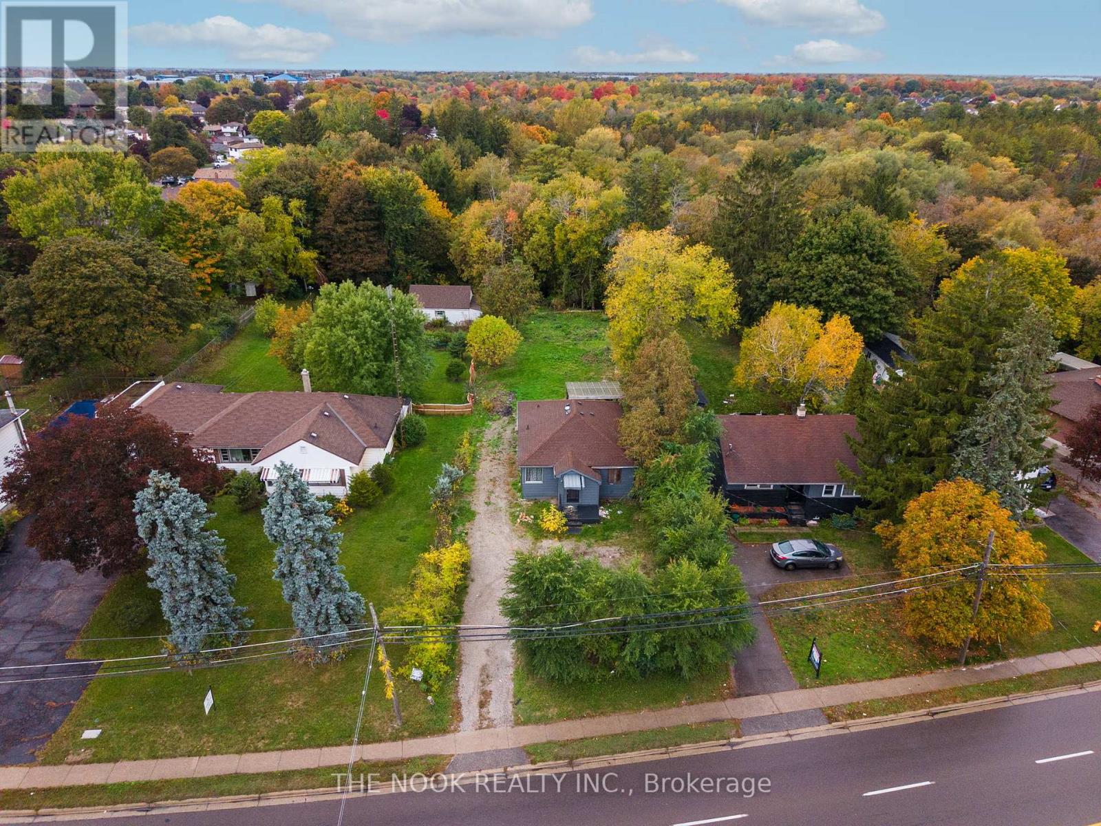 1496 Simcoe St N, Oshawa, ON L1G 4X8
