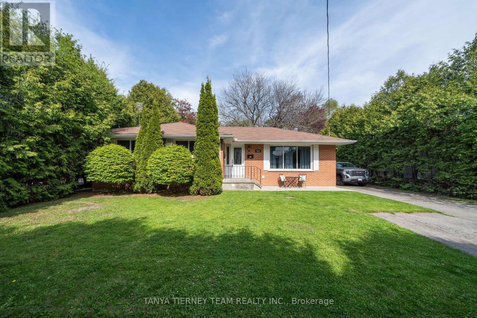 243 Garrard Rd, Whitby Blue Grass Meadows, ON L1N 3K9