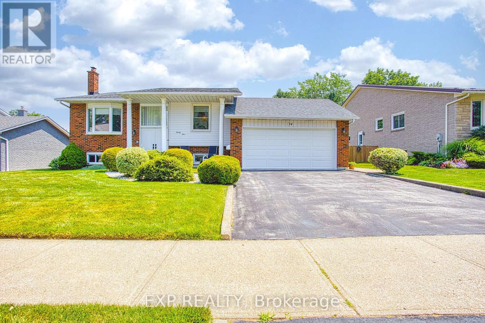 24 Samuel Rd, Grimsby, ON L3M 4P6