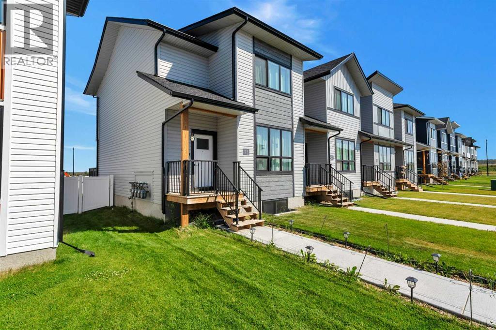 25 Inglis Cres, Sylvan Lake, AB T4S 0V3