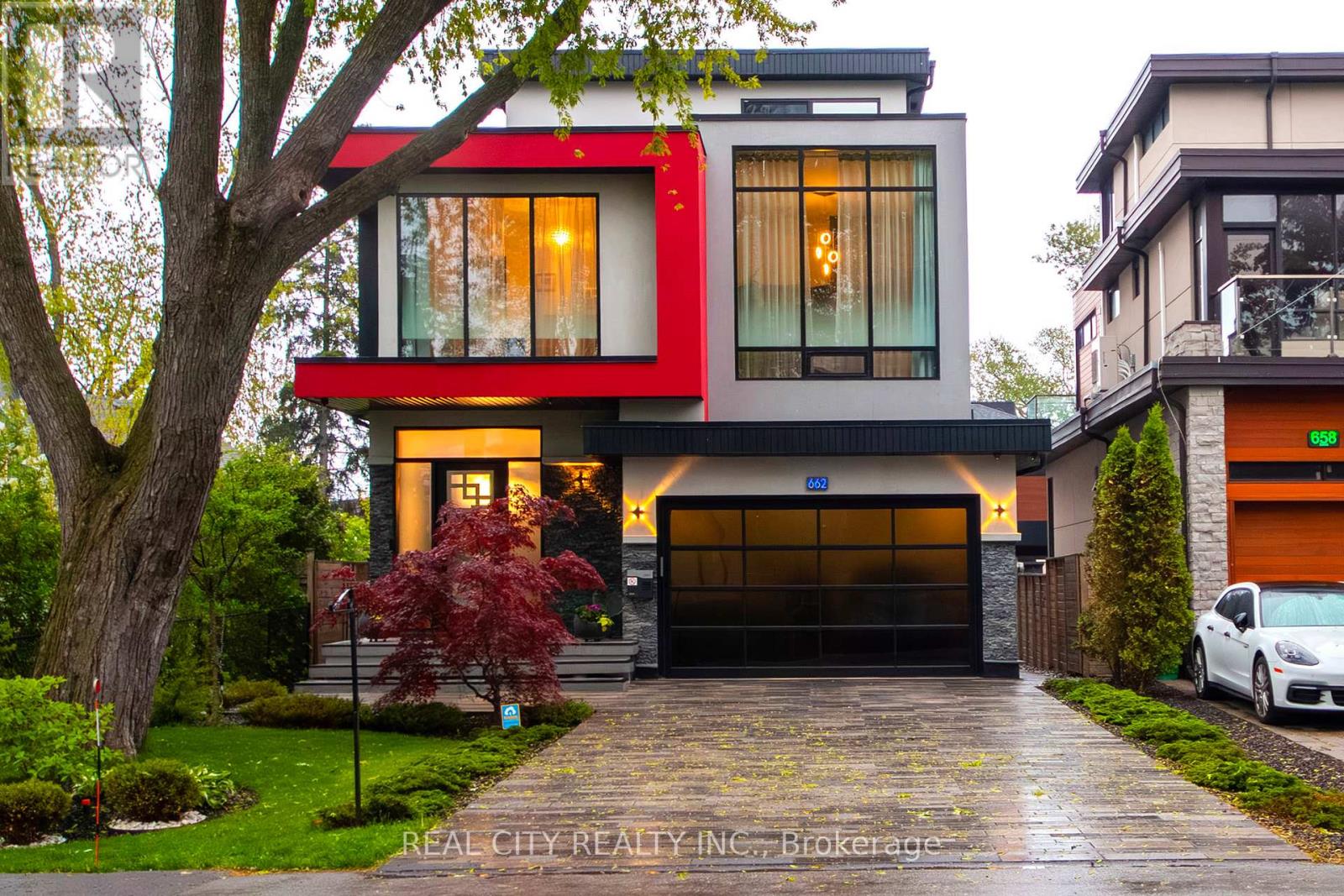 662 Byngmount Ave, Mississauga, ON L5G 1R4