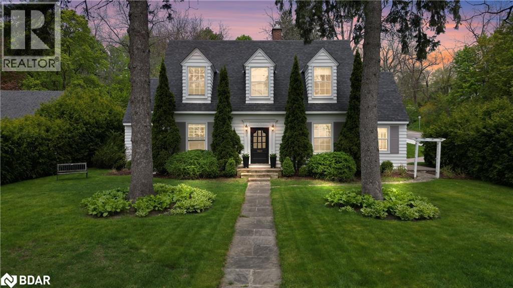 102 Blake St, Barrie, ON L4M 1J9