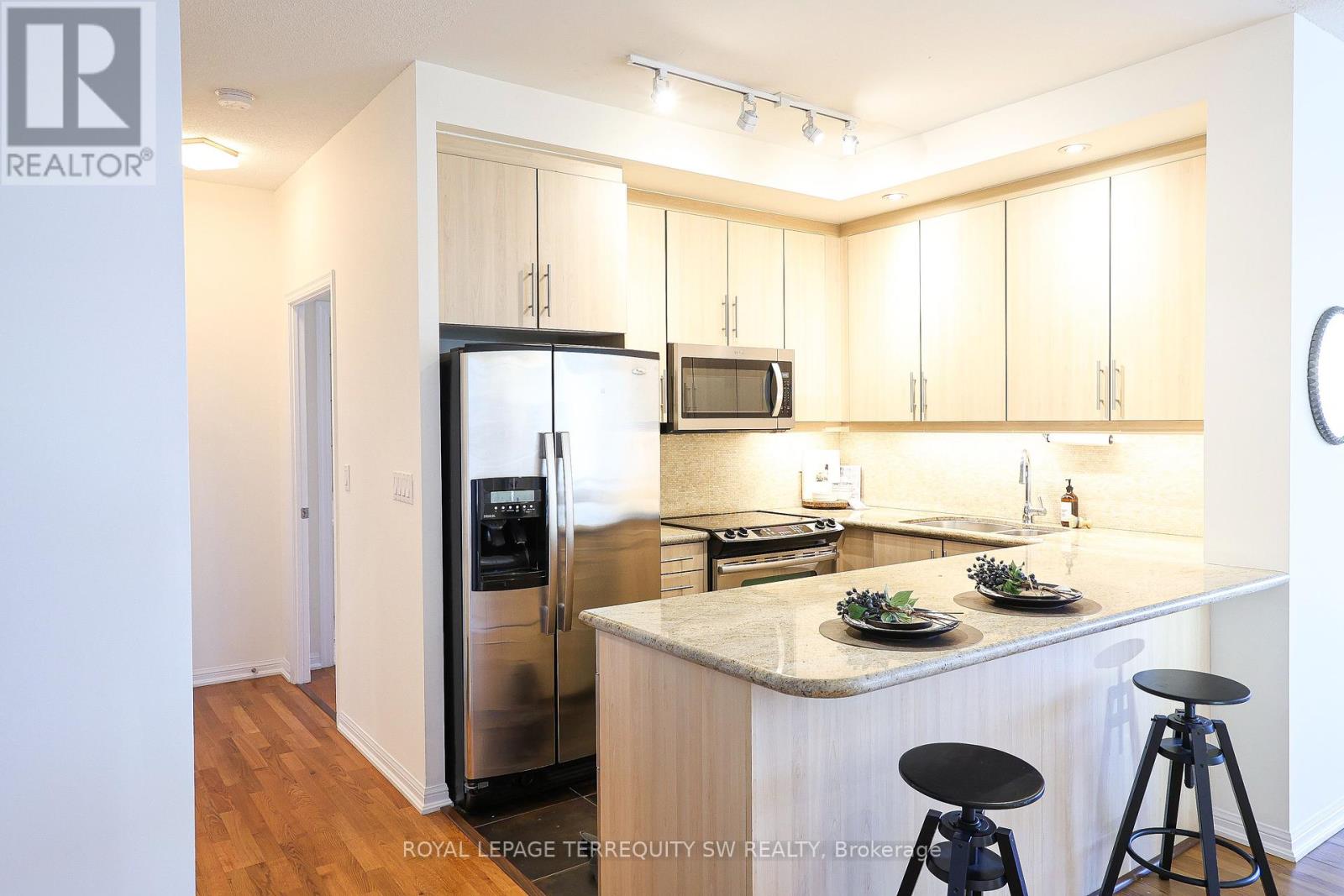 2806 628 Fleet St, Toronto, ON M5V 1A4