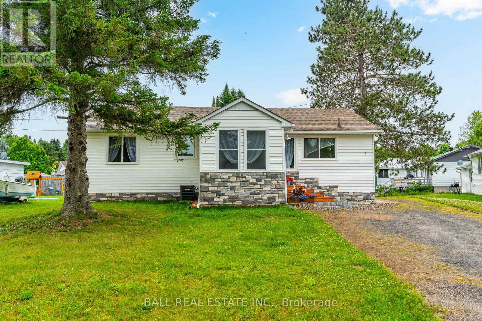 3 Larch St, Highlands East, ON K0L 1M0