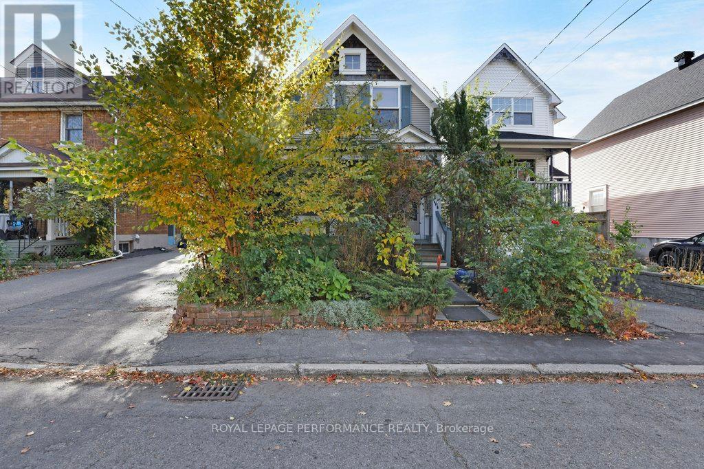32 Herridge St, Ottawa, ON K1S 0G7