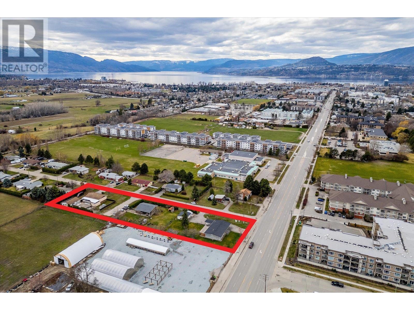3219 St Amand Rd, Kelowna, BC V1W 3P2