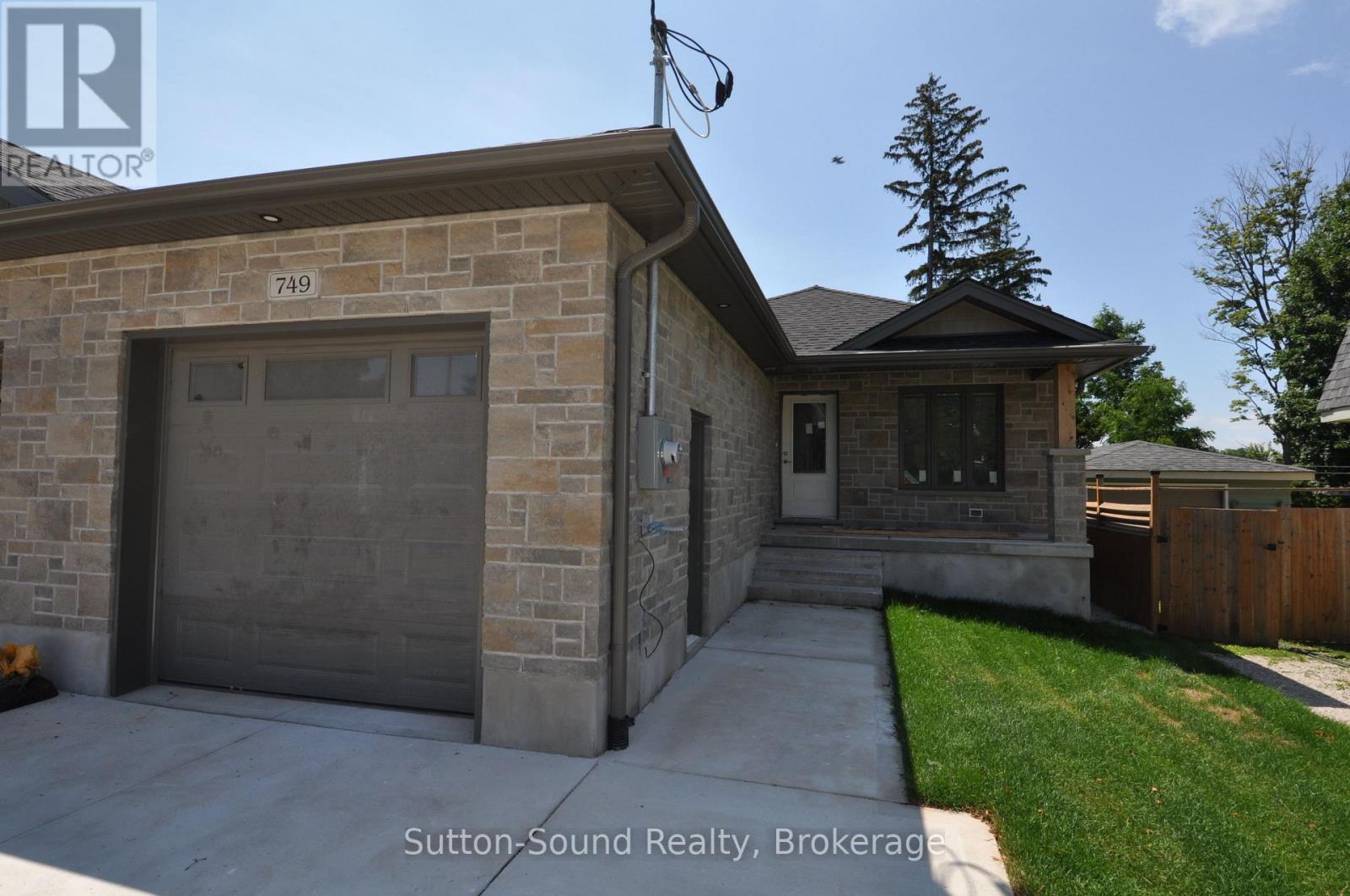 749 15th Street East, Owen Sound, ON N4K 1X5