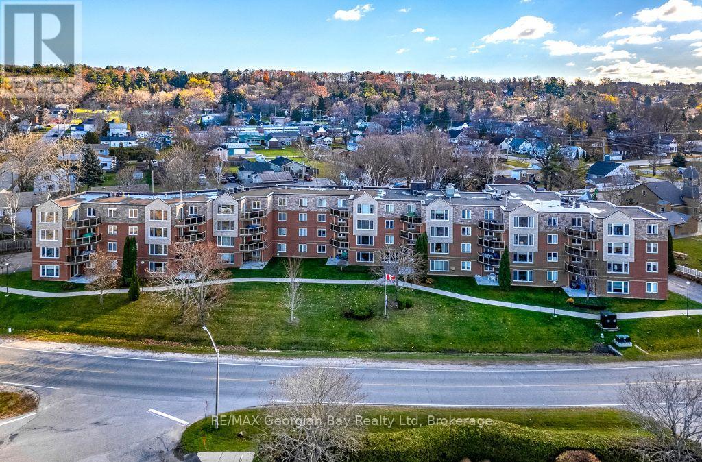 102 11 Beck Blvd, Penetanguishene, ON L9M 2G1