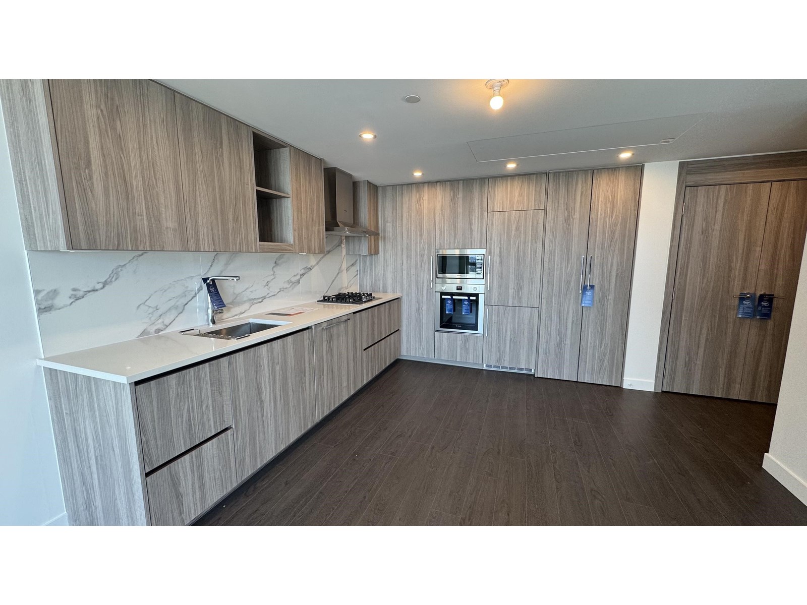 13778 100 Avenue Unit 3304, Surrey, BC V3T 0V3