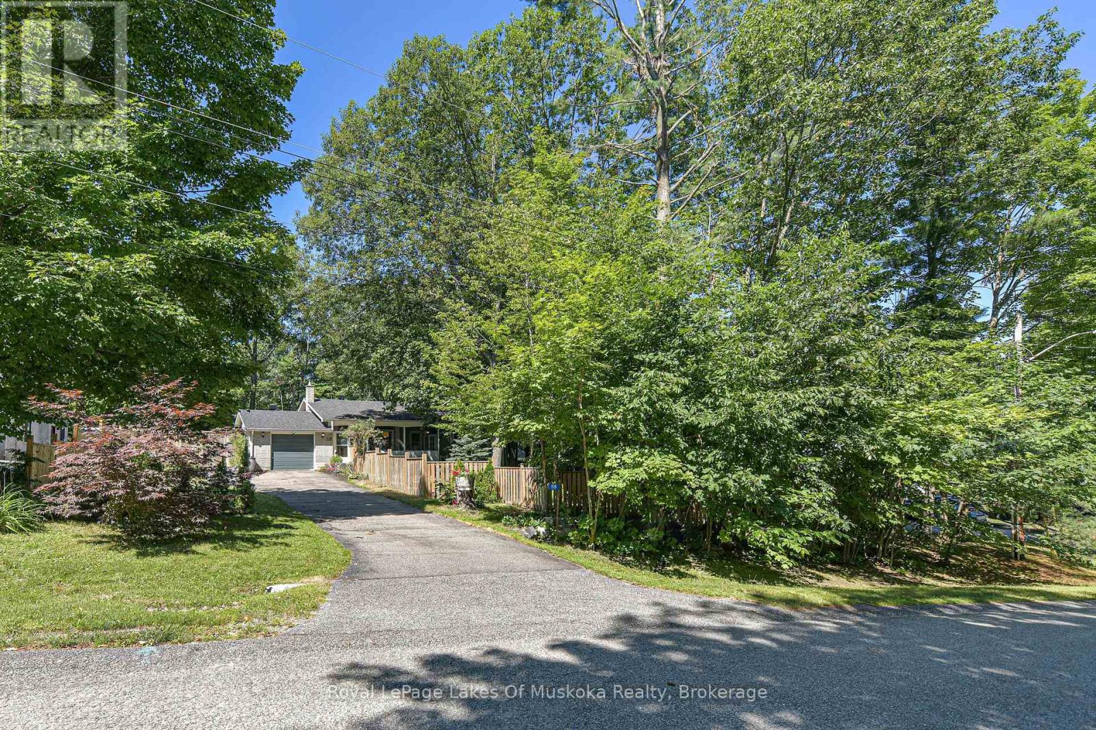115 Douglas St, Gravenhurst, ON P1P 1A4