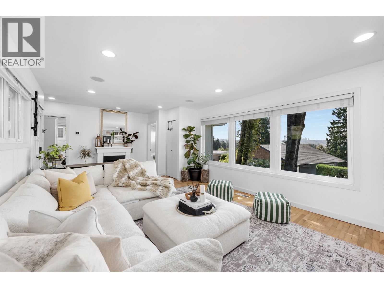 1706 Glendale Ave, Coquitlam, BC V3K 1X4