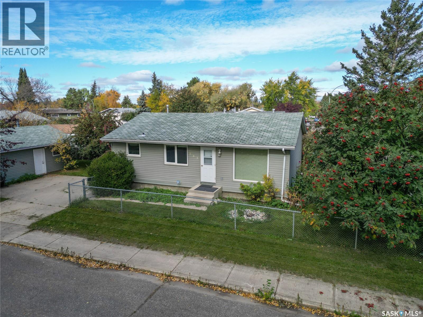 165 Macdowall Cres, Prince Albert, SK S6V 6N4