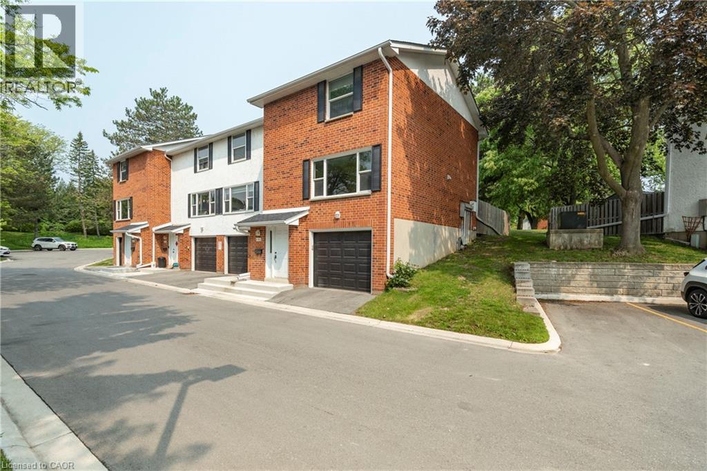 411 Keats Way Unit 4 Way, Waterloo, ON N2L 5S7