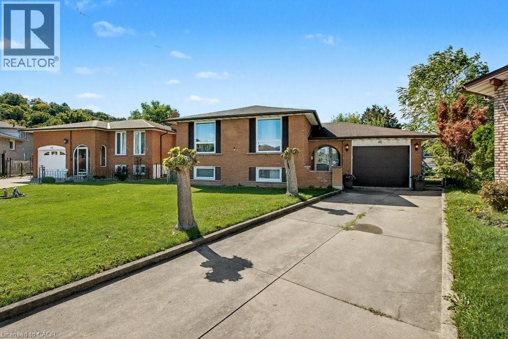 40 Tara Ct, Hamilton, ON L8K 6E6