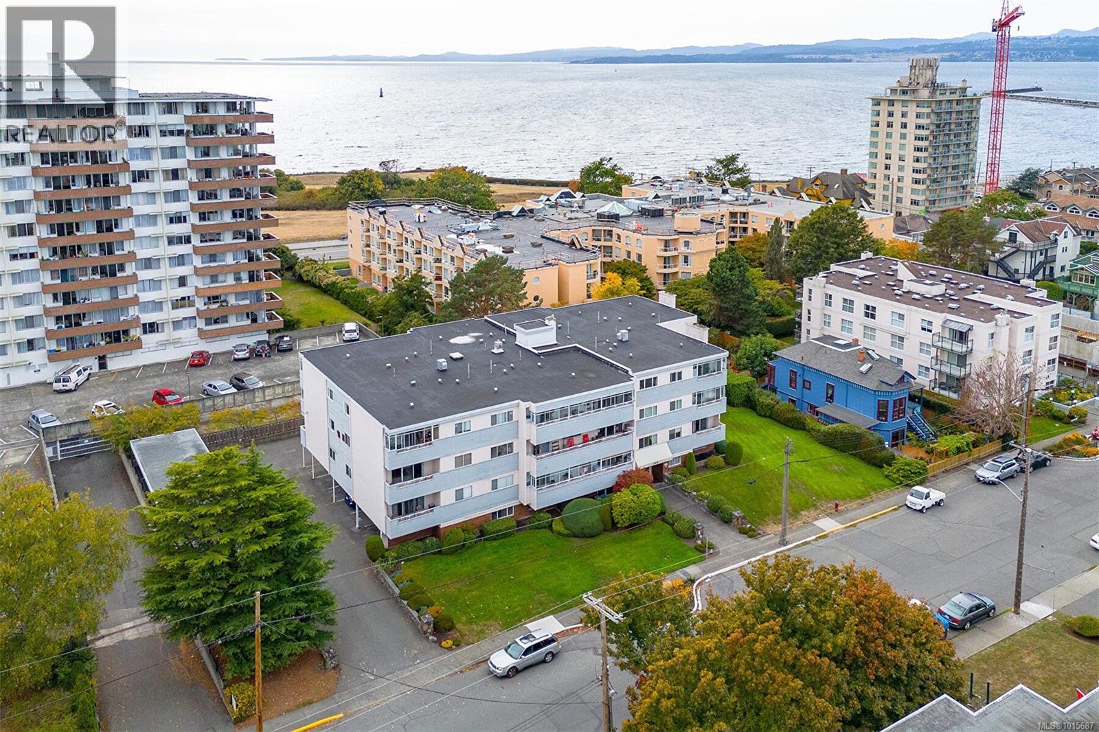 545 Rithet St Unit 403 St, Victoria, BC V8V 1E4