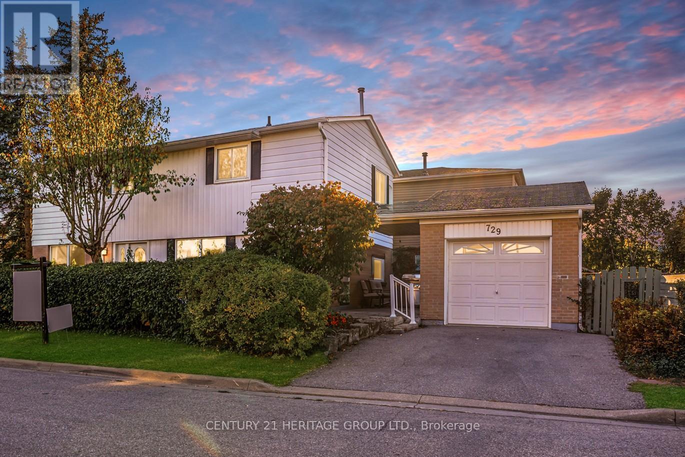 729 Beman Dr, Newmarket, ON L3Y 4Z3