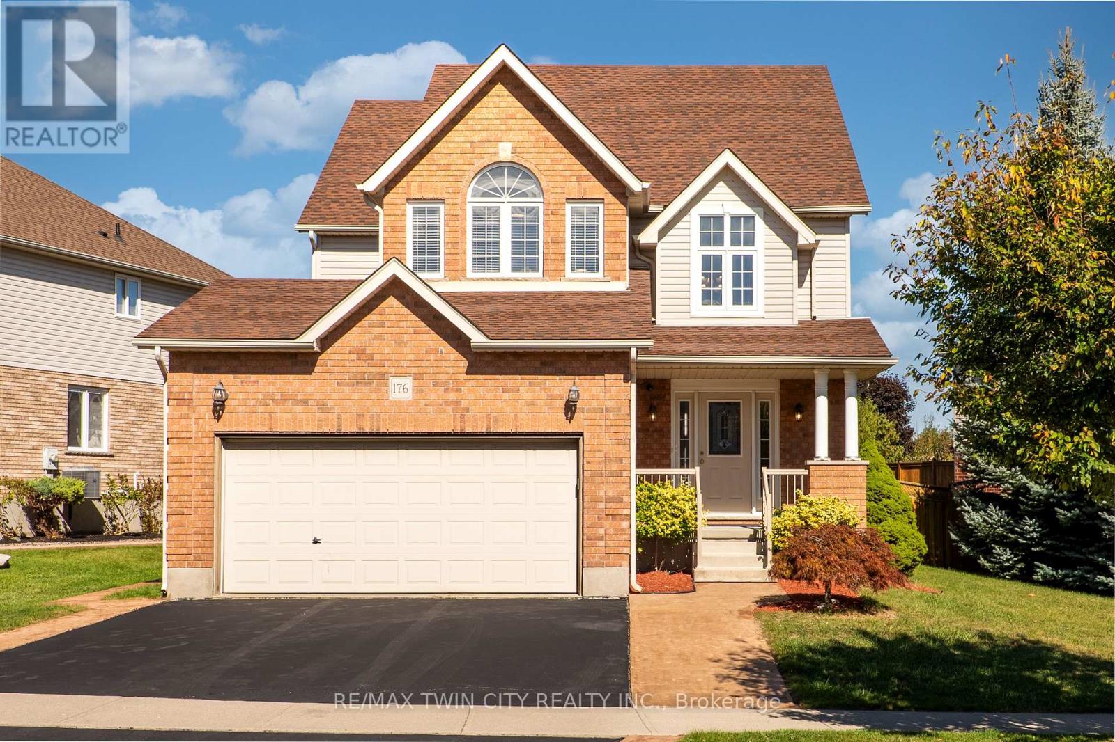 176 Pine Valley Dr, Kitchener, ON N2P 2V8