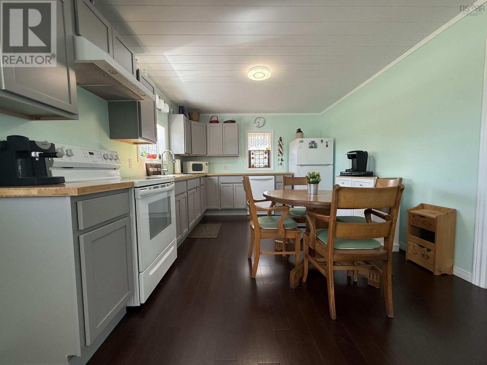 3524 Eastern Ave, Parrsboro, NS B0M 1S0