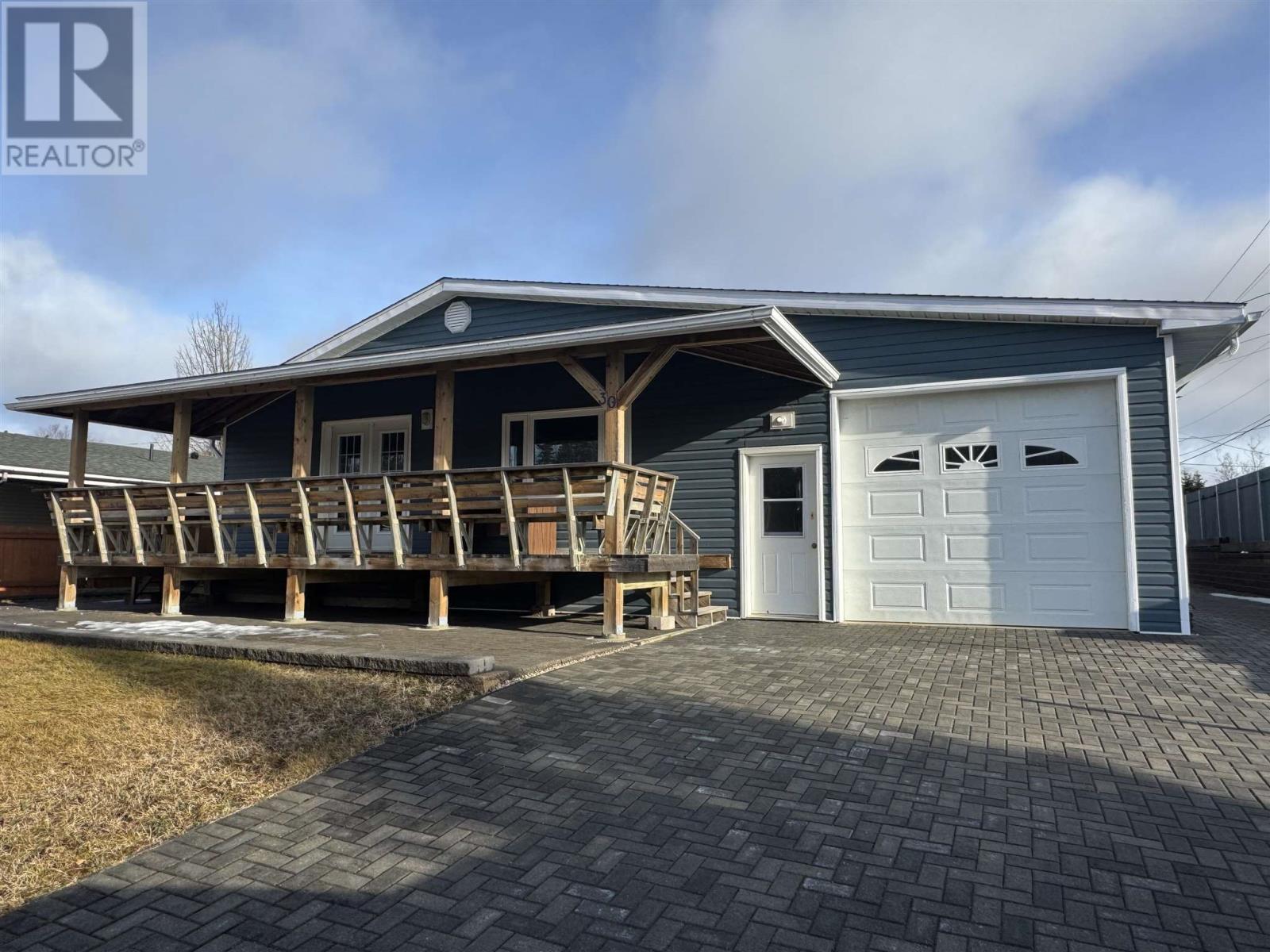 30 Aspendale Dr W, Marathon, ON P0T 2E0
