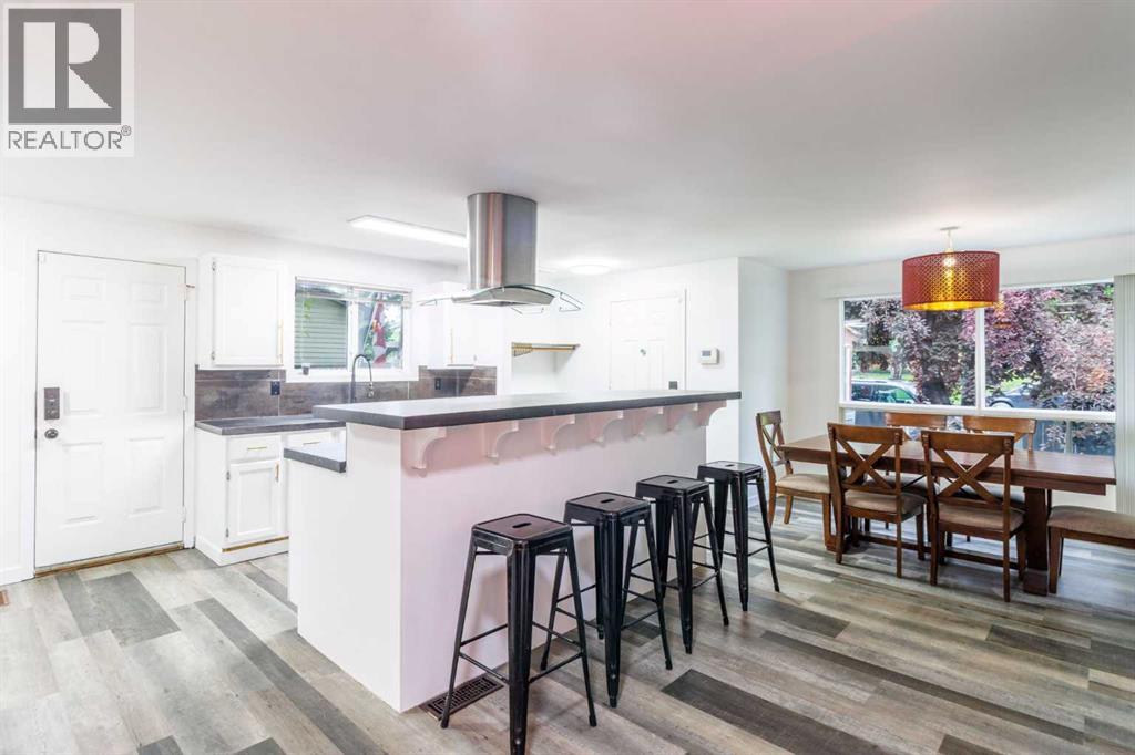 92 Erin Woods Dr SE, Calgary, AB T2B 2S1